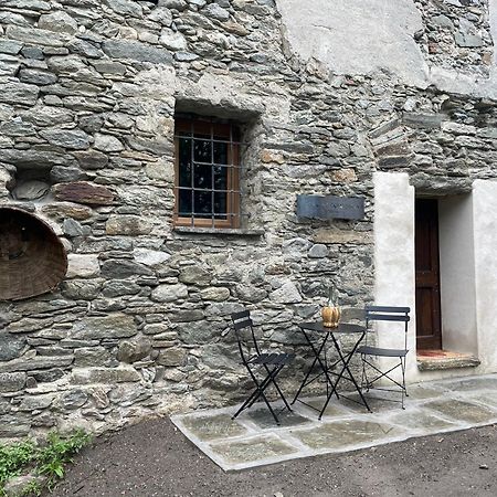 La Torre Colombaia - Monumento Del 1400 Appartement Arnad Buitenkant foto