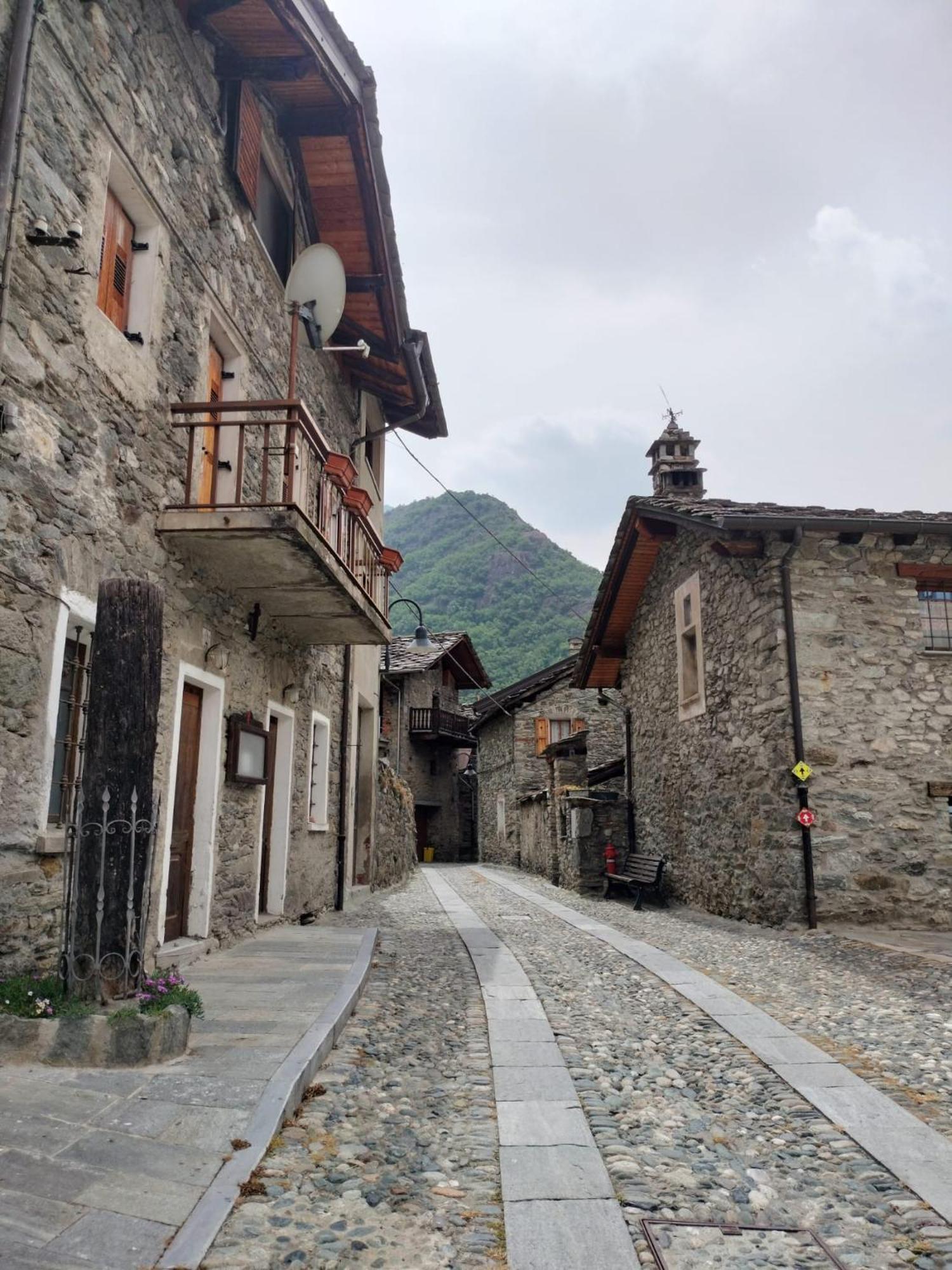La Torre Colombaia - Monumento Del 1400 Appartement Arnad Buitenkant foto